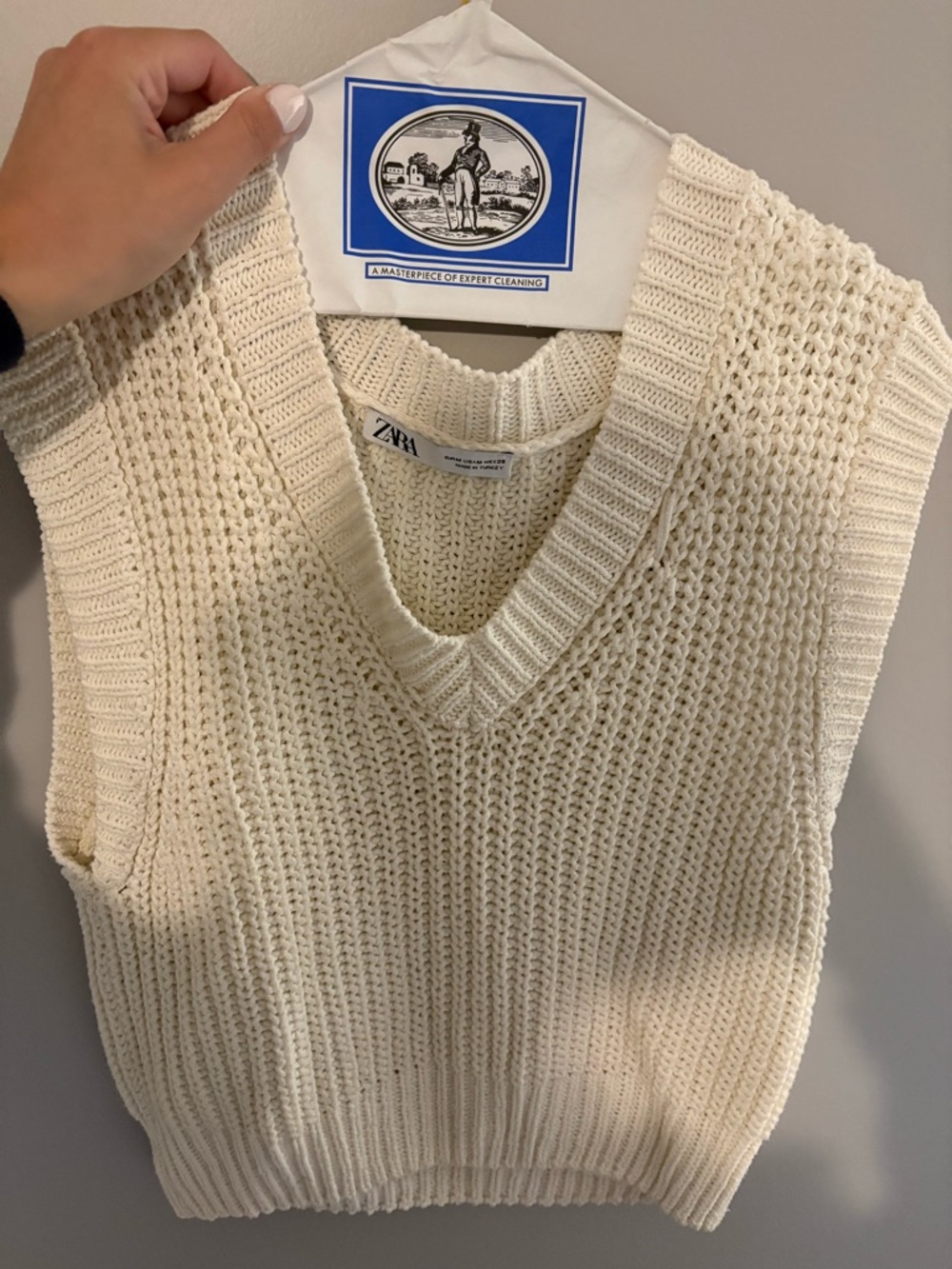 Zara Cream Knit V-Neck Sweater Vest - Sleeveless Pullover perfect condition